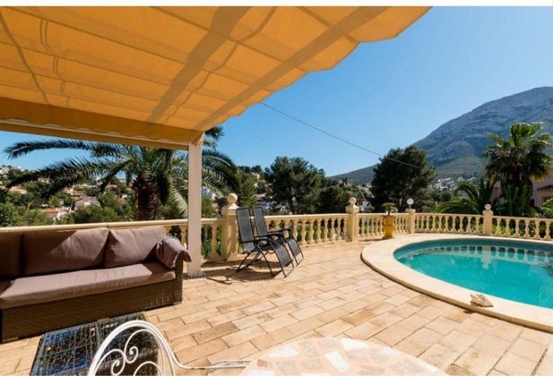 Foto 2 de Alquiler de chalet en El Montgó de 3 habitaciones con terraza y piscina