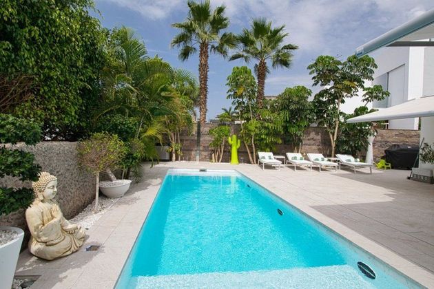 Foto 1 de Venta de chalet en Costa Adeje de 5 habitaciones con terraza y piscina