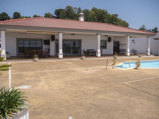Foto 2 de Venta de chalet en El Padrón - El Velerín - Voladilla de 4 habitaciones con piscina y garaje