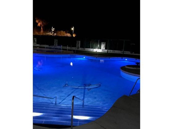 Foto 2 de Alquiler de piso en Los Jardines de Marbella - La Ermita de 3 habitaciones con terraza y piscina