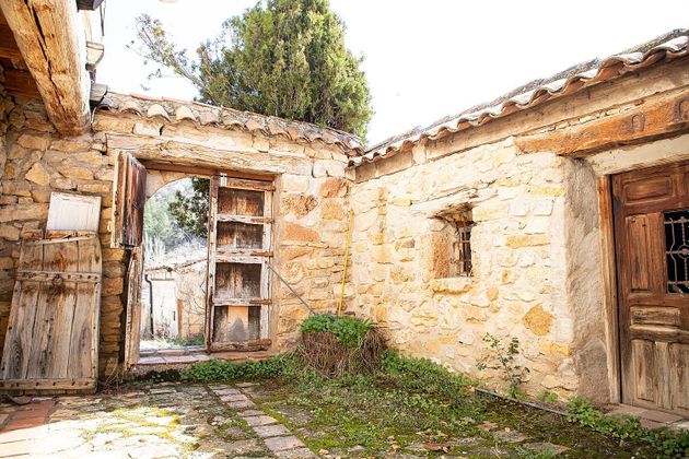 Foto 2 de Casa en venda a calle De la Virgen III de 5 habitacions amb terrassa i jardí