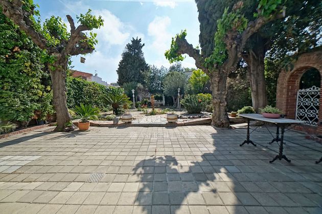 Foto 2 de Venta de chalet en Eixample de 7 habitaciones con terraza y jardín