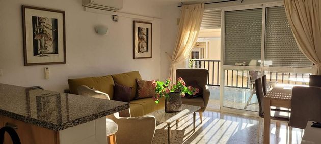 Foto 2 de Piso en alquiler en Chaparil - Torrecilla de 2 habitaciones con terraza y piscina