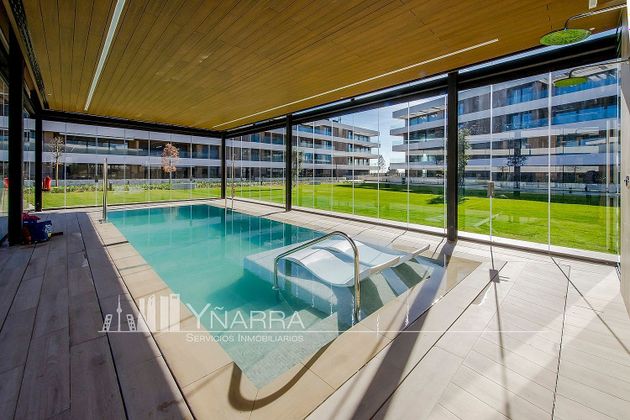 Foto 2 de Piso en alquiler en calle De Los Jardines de 4 habitaciones con terraza y piscina