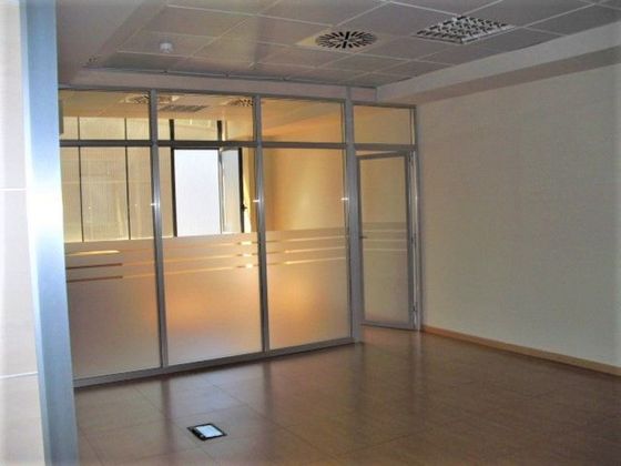 Foto 2 de Oficina en alquiler en calle Corts Catalanes con ascensor