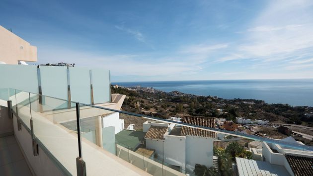 Foto 1 de Àtic en venda a calle Rododendro de 3 habitacions amb terrassa i piscina