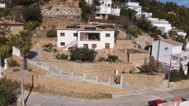Foto 2 de Chalet en venta en urbanización Bella Vista de 4 habitaciones con terraza y piscina