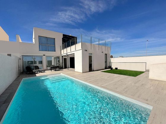 Foto 1 de Casa en venta en Los Belones de 3 habitaciones con terraza y piscina