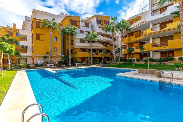 Foto 1 de Pis en venda a Centro - Torrevieja de 3 habitacions amb terrassa i piscina