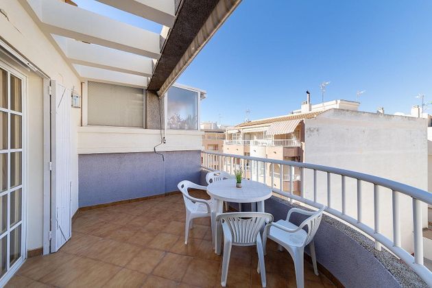 Foto 1 de Ático en venta en Playa de los Locos de 3 habitaciones con terraza y balcón