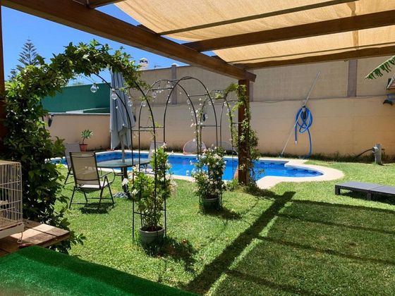 Foto 1 de Casa en venda a Barrios (Los) de 3 habitacions amb terrassa i piscina