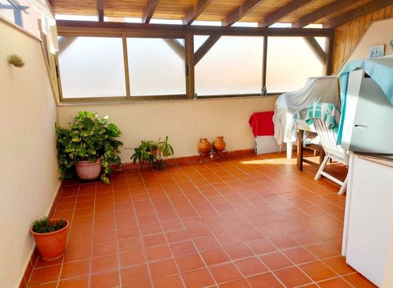 Foto 1 de Venta de casa en Capuchinos de 4 habitaciones con terraza y jardín