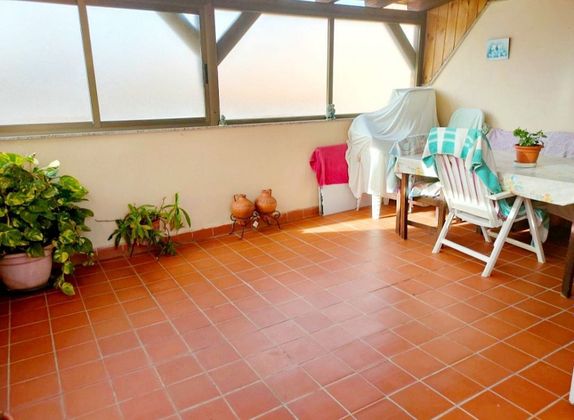 Foto 2 de Venta de casa en Capuchinos de 4 habitaciones con terraza y jardín