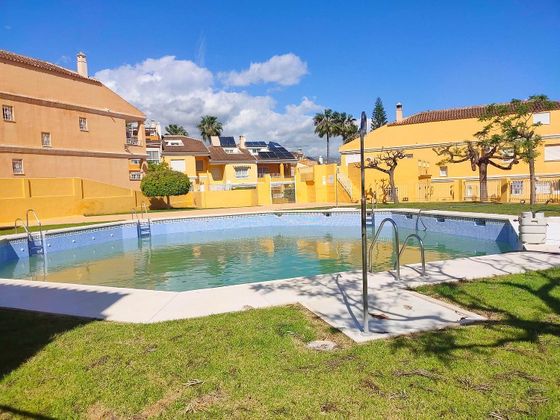 Foto 1 de Casa adossada en venda a El Tomillar de 6 habitacions amb terrassa i piscina