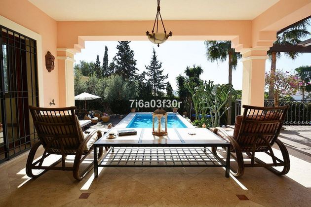 Foto 1 de Chalet en venta en Nueva Andalucía centro de 5 habitaciones con terraza y piscina