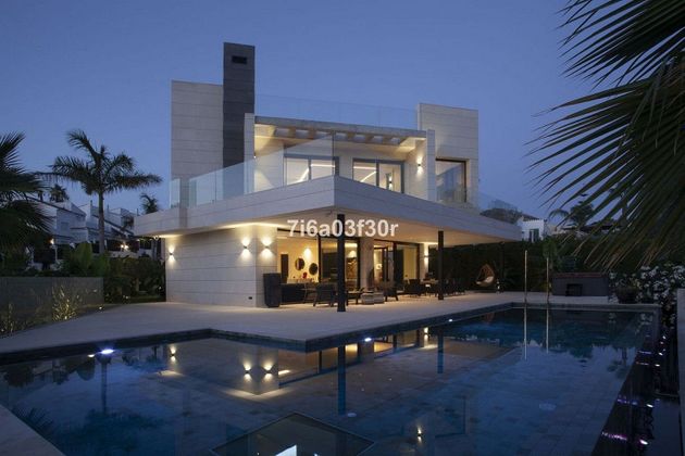Foto 2 de Xalet en venda a Los Naranjos - Las Brisas de 7 habitacions amb terrassa i piscina
