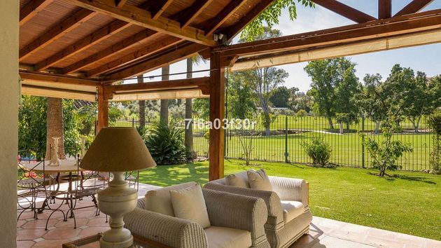 Foto 2 de Xalet en venda a Nueva Andalucía centro de 6 habitacions amb terrassa i piscina