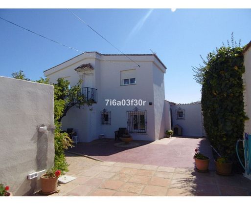 Foto 1 de Xalet en venda a Guadalmina de 5 habitacions amb terrassa i garatge
