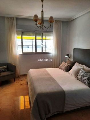 Foto 2 de Pis en lloguer a Nueva Andalucía centro de 3 habitacions amb terrassa i piscina
