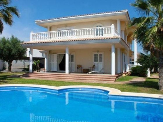 Foto 1 de Venta de chalet en Montealegre de 5 habitaciones con terraza y piscina