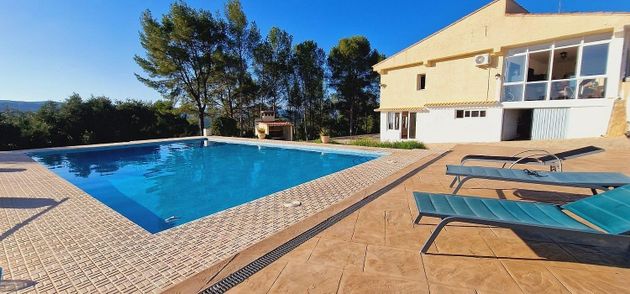 Foto 2 de Chalet en venta en Alberic de 4 habitaciones con terraza y piscina