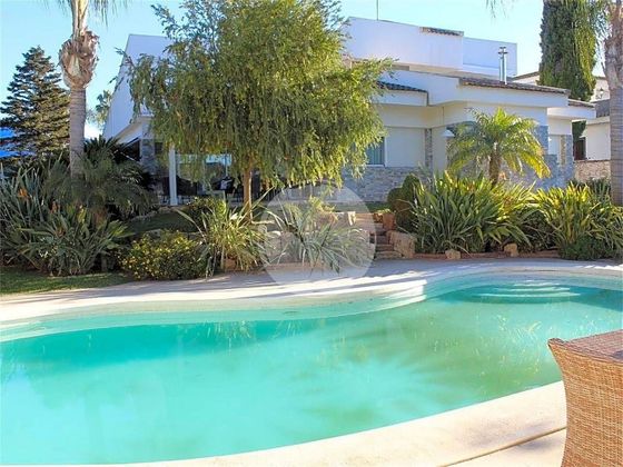 Foto 1 de Xalet en venda a Nueva Santa Barbara - Cruz de Gracia de 3 habitacions amb terrassa i piscina