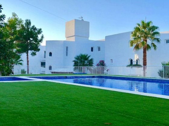 Foto 2 de Ático en venta en Cala Vedella - Cala Tarida - Cala Conta de 3 habitaciones con terraza y piscina
