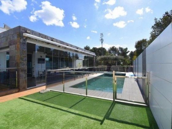 Foto 1 de Venta de chalet en Monserrat de 4 habitaciones con terraza y piscina