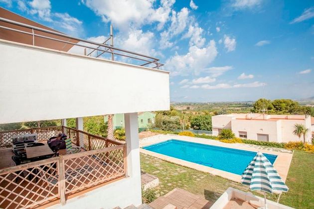 Foto 2 de Alquiler de chalet en Sierra Perenchiza - Cumbres de Calicanto - Santo Domingo de 4 habitaciones con terraza y piscina