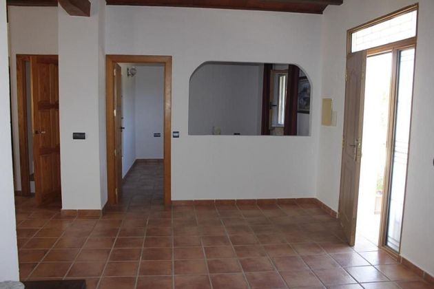 Foto 1 de Chalet en venta en calle Foies de Baix de 4 habitaciones con terraza y jardín