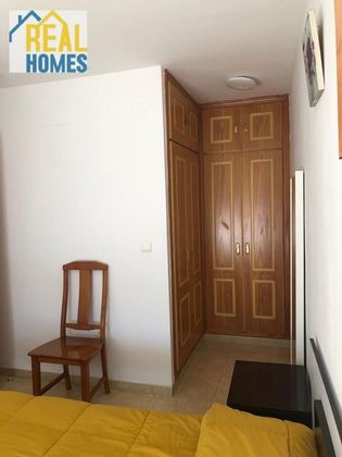 Foto 1 de Piso en venta en Centro - Vélez-Málaga de 2 habitaciones con balcón y aire acondicionado