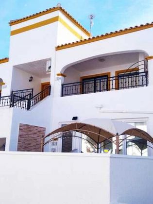 Foto 1 de Àtic en venda a Orihuela ciudad de 2 habitacions amb terrassa i piscina