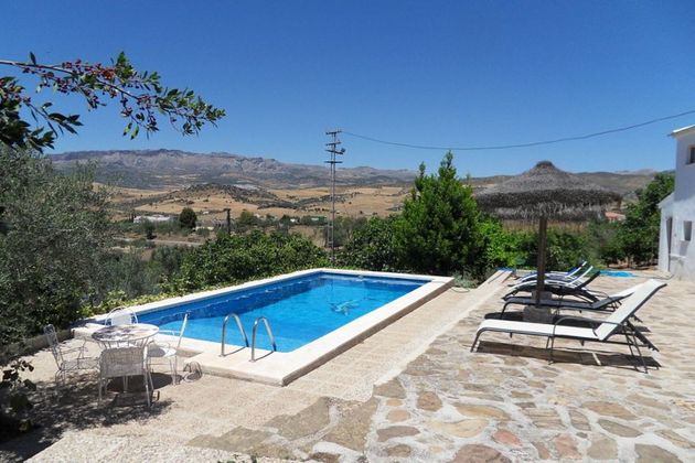 Foto 1 de Casa en venta en Almogía de 6 habitaciones con terraza y piscina