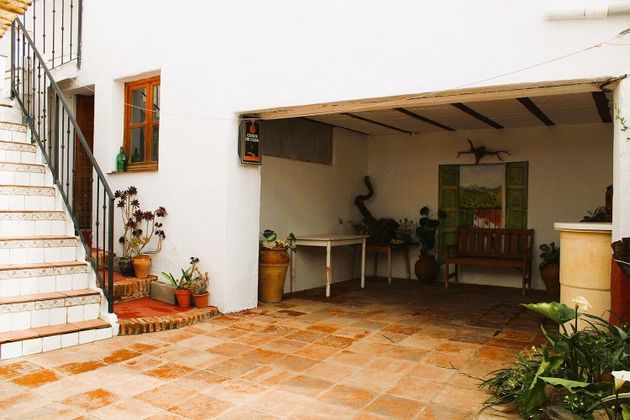 Foto 1 de Venta de casa en Riogordo de 4 habitaciones con terraza y jardín