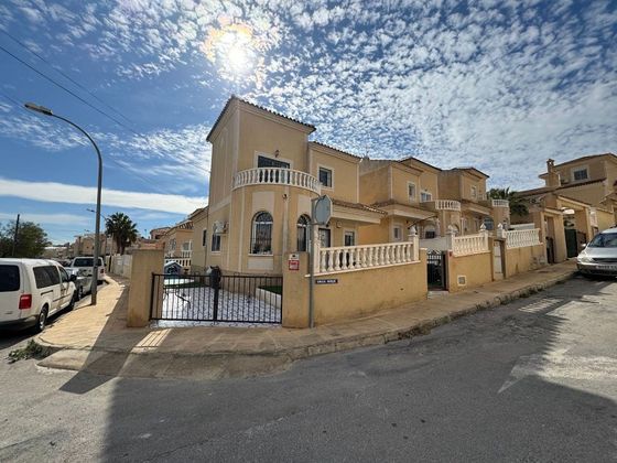 Foto 2 de Venta de casa en Dehesa de Campoamor - La Regia - Aguamarina de 3 habitaciones con terraza y piscina