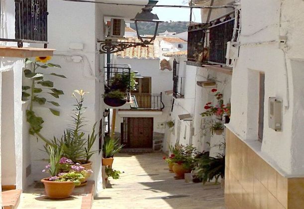Foto 2 de Venta de casa adosada en calle Llana de 3 habitaciones con terraza y balcón