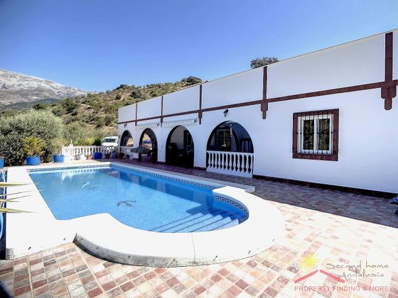 Foto 1 de Venta de casa en calle De Cuesta Bravo de 4 habitaciones con terraza y piscina