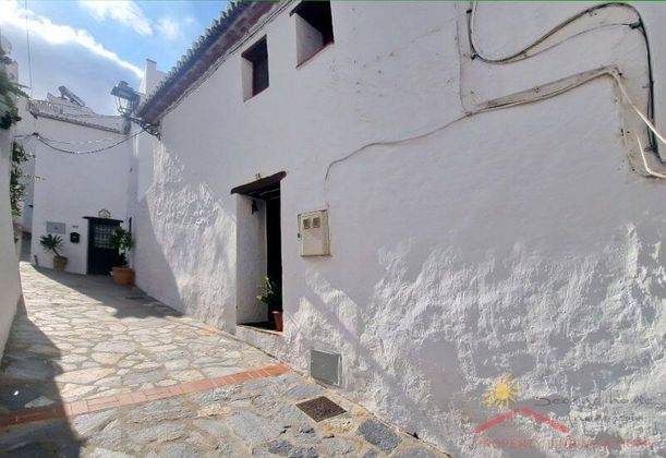 Foto 2 de Venta de casa en calle Baja de 3 habitaciones con terraza y aire acondicionado