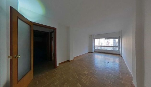 Foto 1 de Venta de piso en plaza Blas Infante de 4 habitaciones con calefacción y ascensor