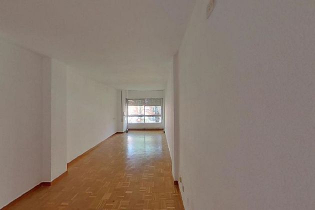 Foto 2 de Venta de piso en plaza Blas Infante de 4 habitaciones con calefacción y ascensor