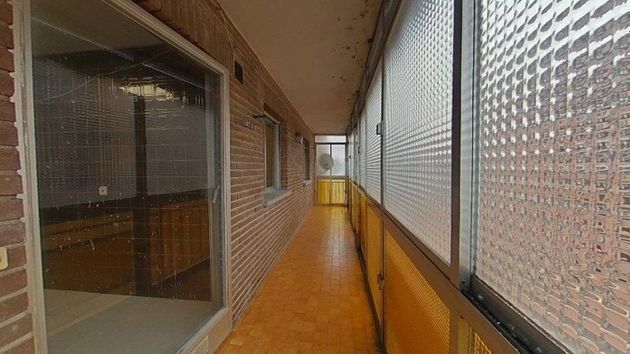 Foto 2 de Pis en venda a calle Del Plátano de 2 habitacions amb terrassa i balcó