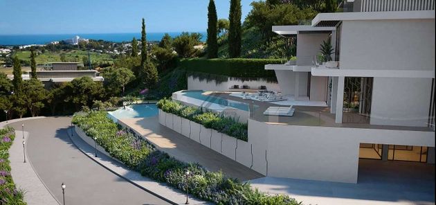 Foto 2 de Venta de casa en Benahavís de 6 habitaciones con terraza y piscina