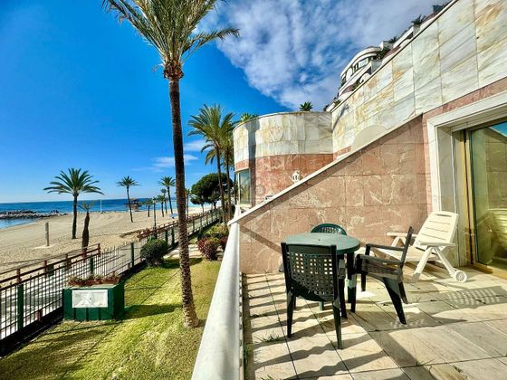 Foto 2 de Dúplex en venda a Puerto Banús de 6 habitacions amb terrassa i piscina