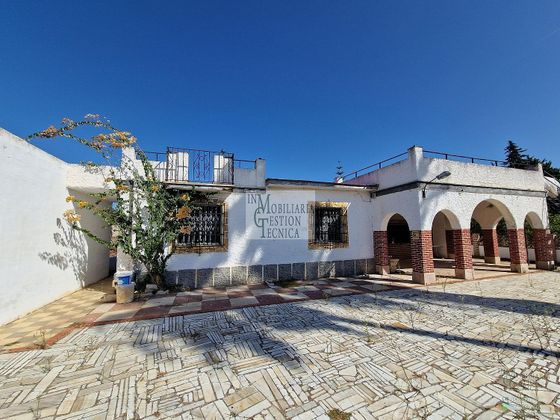 Foto 1 de Xalet en venda a El Juncal - Vallealto de 4 habitacions amb garatge i jardí