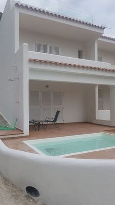 Foto 1 de Casa adosada en venta en Es Cubells de 2 habitaciones con terraza y piscina