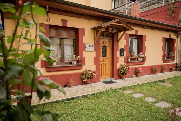 Foto 2 de Casa en venta en La Villa - Bazuelo de 3 habitaciones con terraza y calefacción