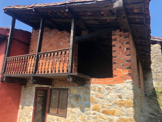 Foto 1 de Casa en venta en Piloña de 2 habitaciones con terraza y balcón