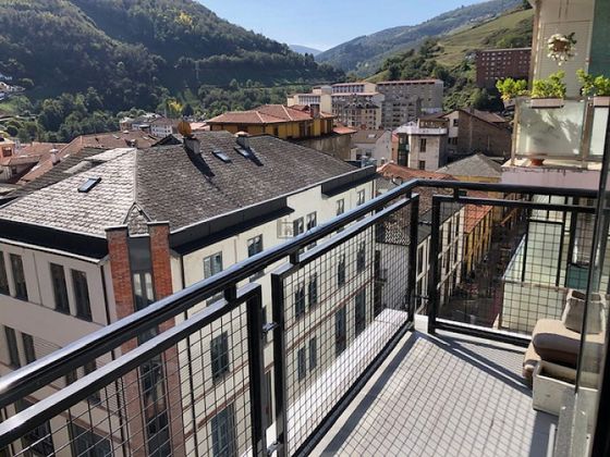 Foto 2 de Pis en venda a Cangas del Narcea de 5 habitacions amb terrassa i calefacció