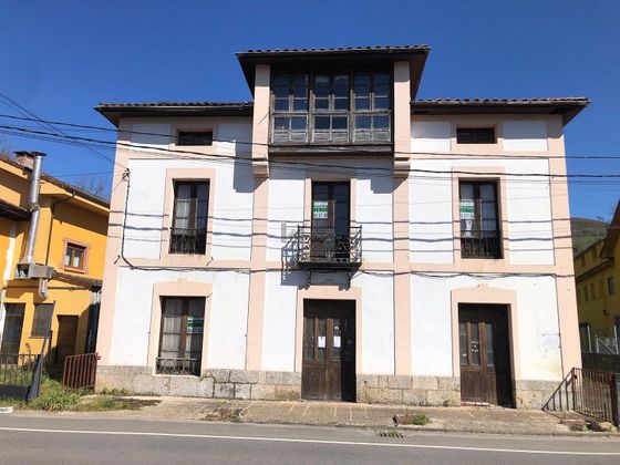 Foto 1 de Casa en venda a Cangas de Onís de 7 habitacions amb terrassa