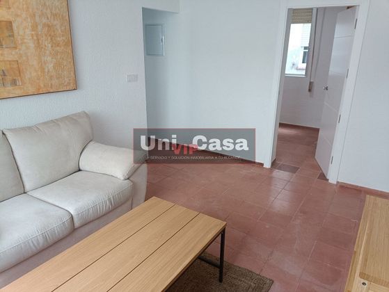 Foto 1 de Alquiler de piso en Santa Rosa - Valdeolleros de 3 habitaciones con muebles y aire acondicionado
